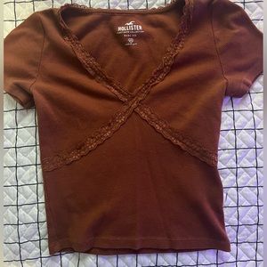 burnt orange hollister baby tee with lace trim